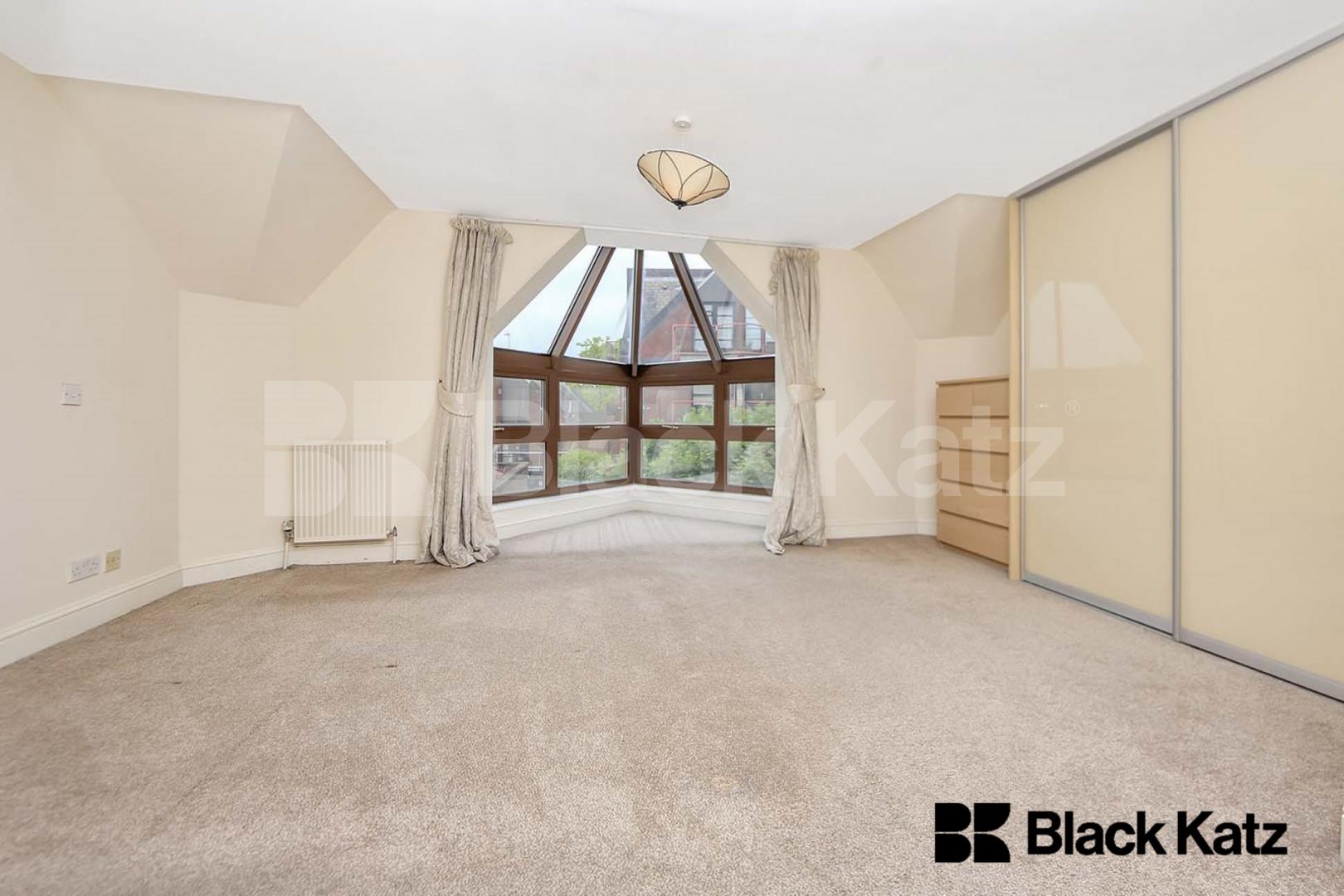 1420 Sq.Ft of living & entertaining space by the River Thames  Elephant lane , Bermondsey / Rotherhithe 